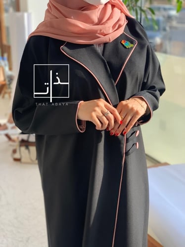 عباية مزينة بـ أزارير قماشية #199