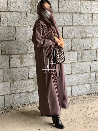 عباية بكسرات مطرزة من الامام #212 تسليم فوري