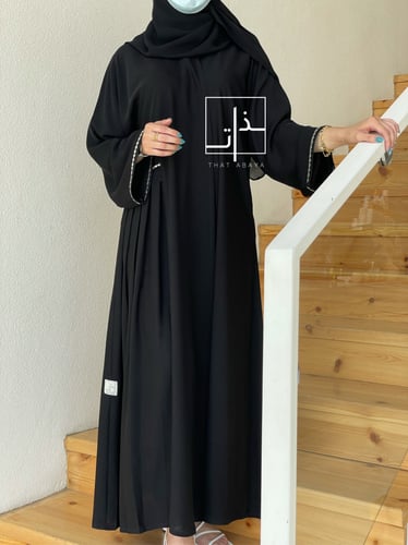 عبايه بكسرات جانبية بتطريز لامع راقي #192