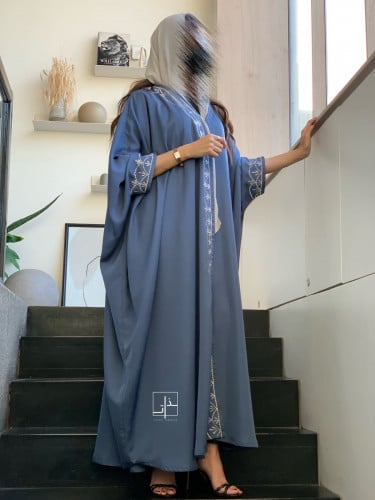 عبايه حرير ( بشت ) بتطريز فضي #258