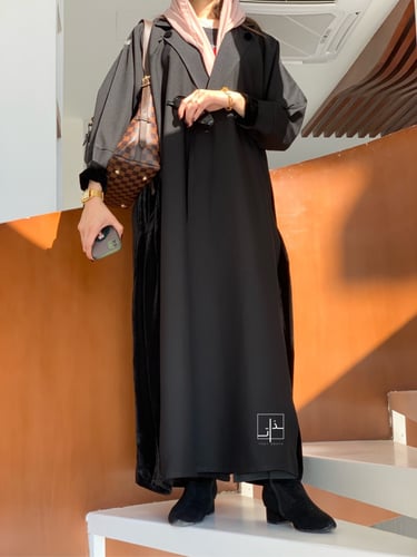 عبايه بكسرات مخمل من الجانبين #244