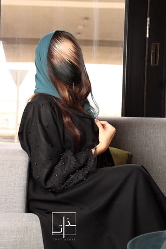 عباية مزينة بأكمام لؤلؤ أسود #223