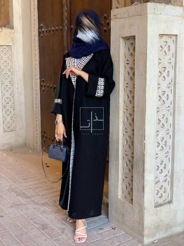 عباية بـ ياقة من التويد #204