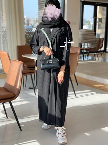 عبايه عملية بقماش منقط فاخر #194 تسليم فوري