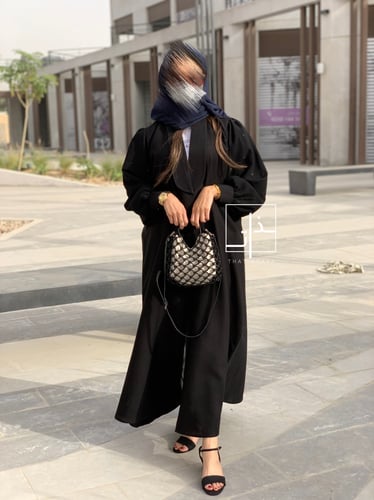 عباية بأكمام ( باف ) مزينة ب نجوم #213