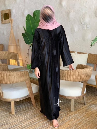 عباية بقماش مخمل لامع بكسرات #240