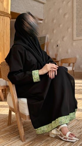 عباية بقصة نص كلوش مزينة بالاكمام والاسفل #268