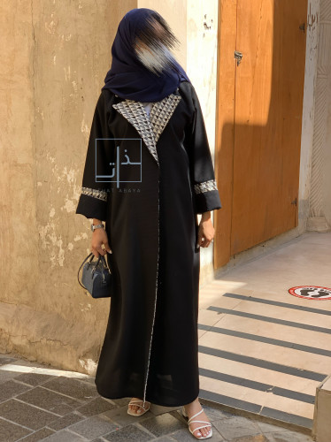 عباية بـ ياقة من التويد #204