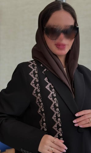 عباية بليزر بتطريز من جانب واحد و جيوب أمامية #271