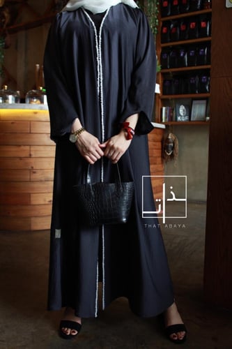 عباية بقماش حرير مغسول مزينه باللؤلؤ #136