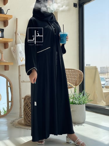 عبايه بكسرات جانبية بتطريز لامع راقي #192