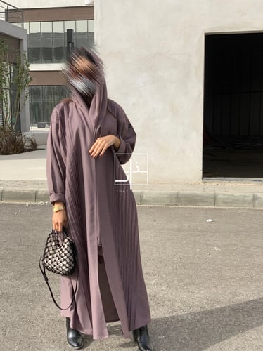 عباية بكسرات مطرزة من الامام #212 تسليم فوري