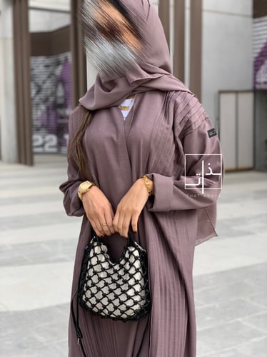 عباية بكسرات مطرزة من الامام #212