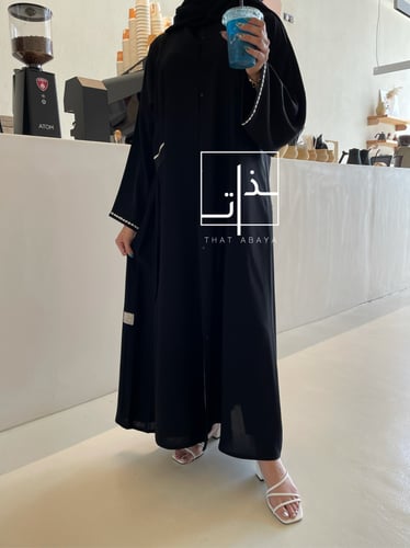 عبايه بكسرات جانبية بتطريز لامع راقي #192