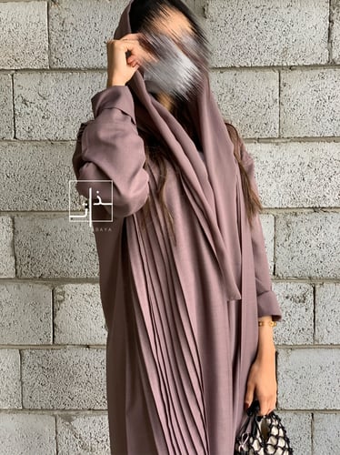 عباية بكسرات مطرزة من الامام #212