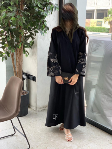 عباية فخمة بأكمام مطرزة #256