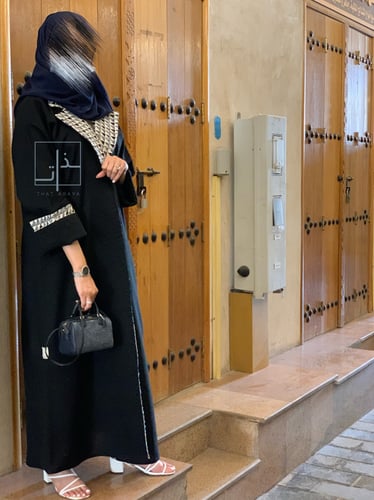 عباية بـ ياقة من التويد #204