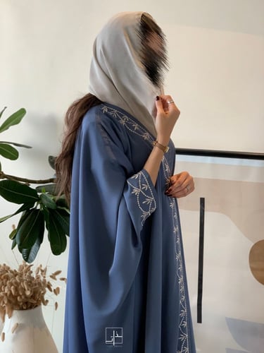 عبايه حرير ( بشت ) بتطريز فضي #258