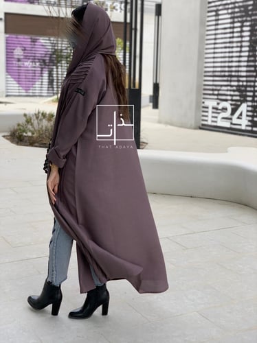 عباية بكسرات مطرزة من الامام #212