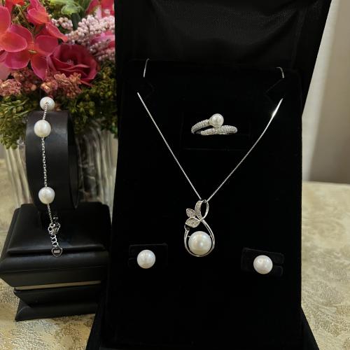 طقم فضة ولؤلؤ زراعي وزركون مميز وعصري