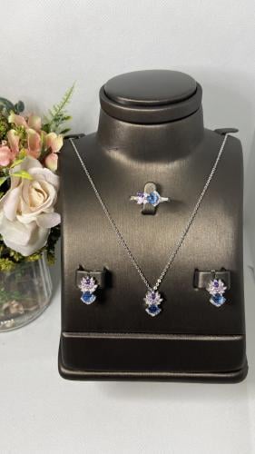 A high-quality silver and zircon set, cute