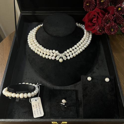 High-quality 925 silver set with shiny pink zircon