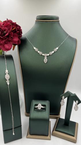 طقم فضة وزركون وصدف فخم ومميز