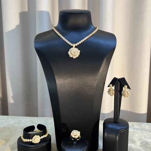 طقم زركون مناسبات دقة ألماس ذهبي فاخر