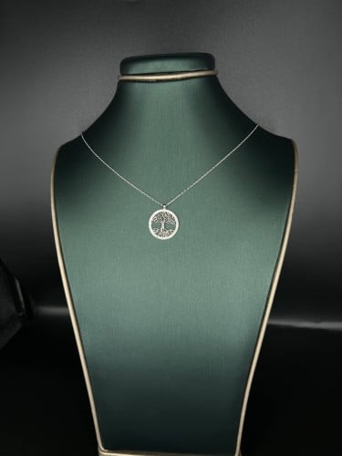 A necklace of 925 silver elegant