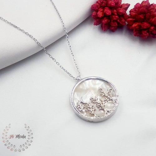 سلسلة من الفضة عيار 925 والصدف