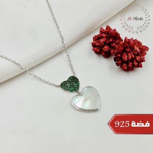 قلادة فضة مزينة بزركون اخضر ومينا صدفي