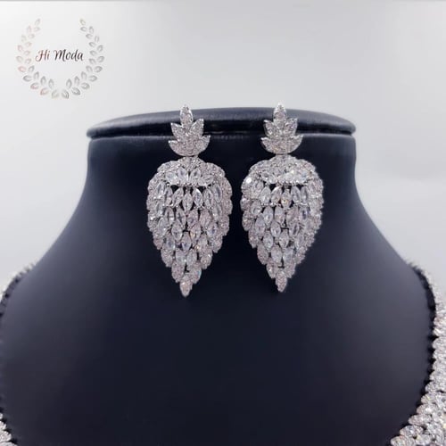 طقم زركون فضي دقة ألماس لمعة قوية وجذابة