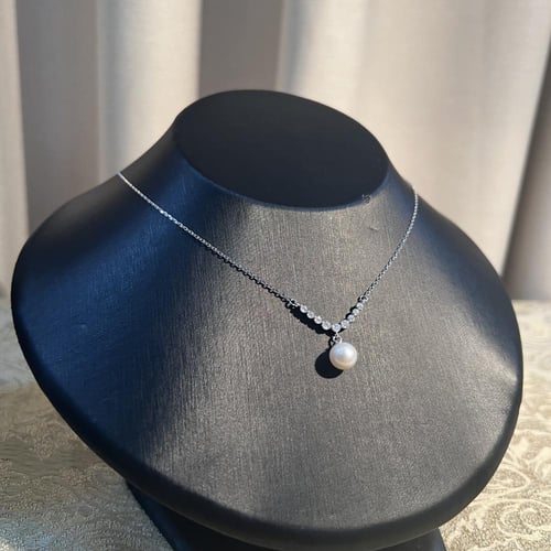 قلادة تعليقة فضة ولؤلؤ طبيعي زراعي شكل مميز