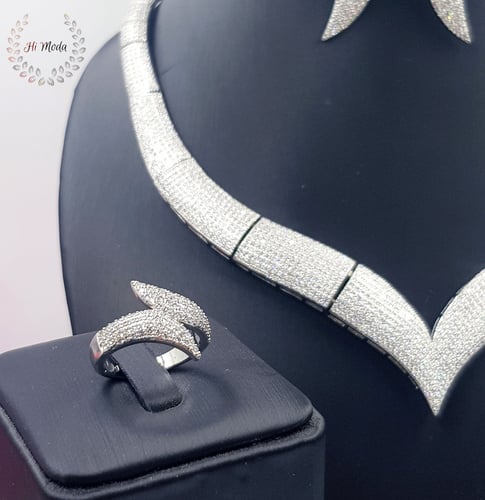 طقم مناسبات زركون فضي فاخر ورائع ملكي