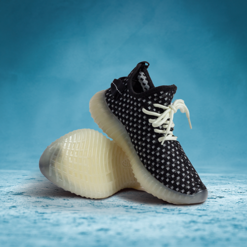 حذاء قماش نسائي اسود منقط