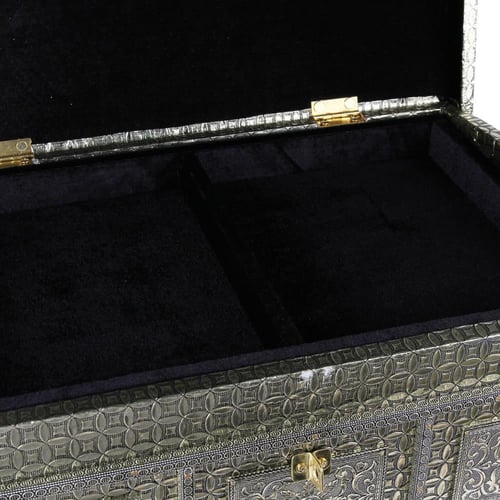 صندوق خشبي كبير بلون نحاسي