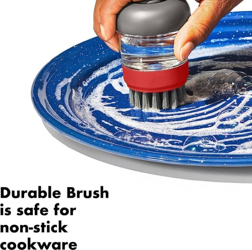 فرشاة غسيل أواني OXO مزودة بموزع صابون