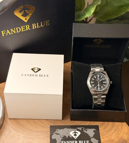 ساعة فندربلو فضي مينا اسود