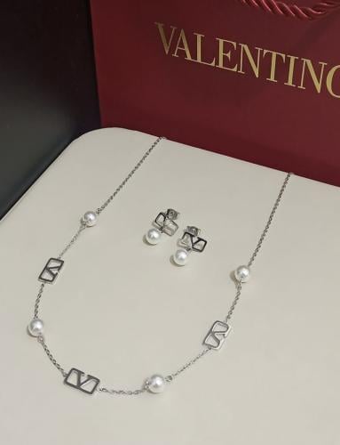 سلسال وحلق فالنتينو بحبات اللولو فضي