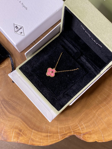 ڤان كليف ذهبي وردي