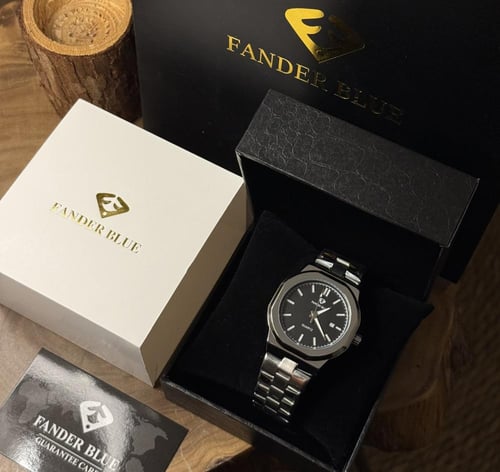 ساعة فندربلو فضي مينا اسود