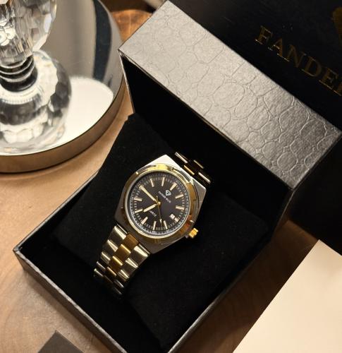 ساعة فندربلو مكس ، مينا اسود