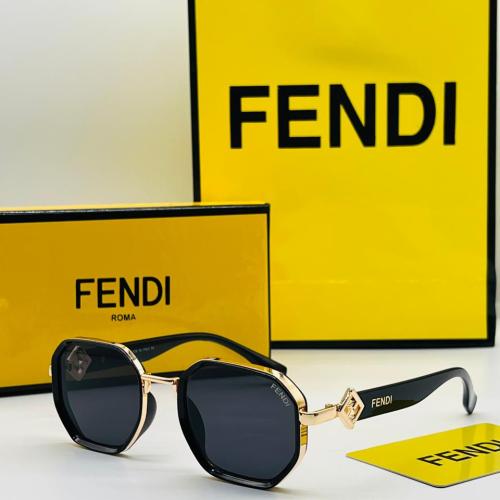 نظارة FENDI اسود ذهبي