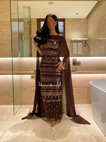 فستان مينها بني