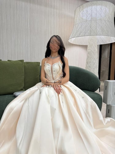 فستان نردين كريمي