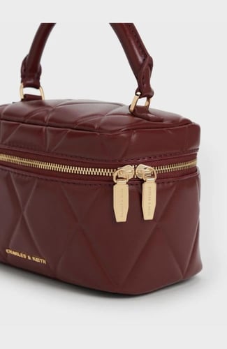 شنطة تشارلز اند كيث |