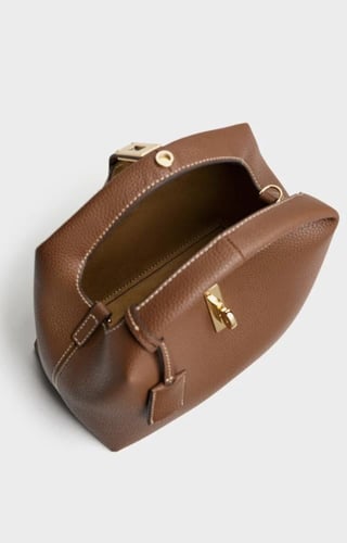 شنطة تشارلز اند كيث |