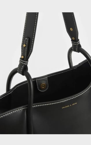 شنطة تشارلز اند كيث |