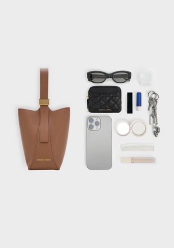 شنطة تشارلز اند كيث |