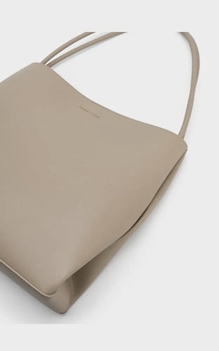 شنطة تشارلز اند كيث |